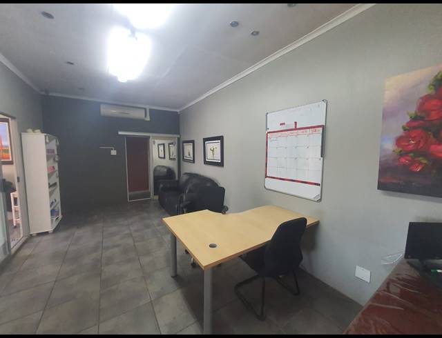 940M² BUSINESS FOR SALE IN BRACKENHURST